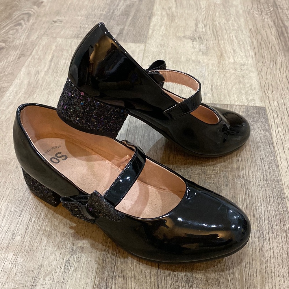 Black memory foam girls size 5 dress shoes